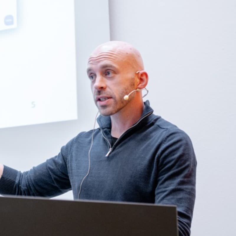 Jacob Jørgensen holder oplæg om AI og automatisering for danske virksomheder